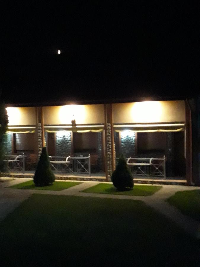 To Konaki Káto Loutrákion Esterno foto
