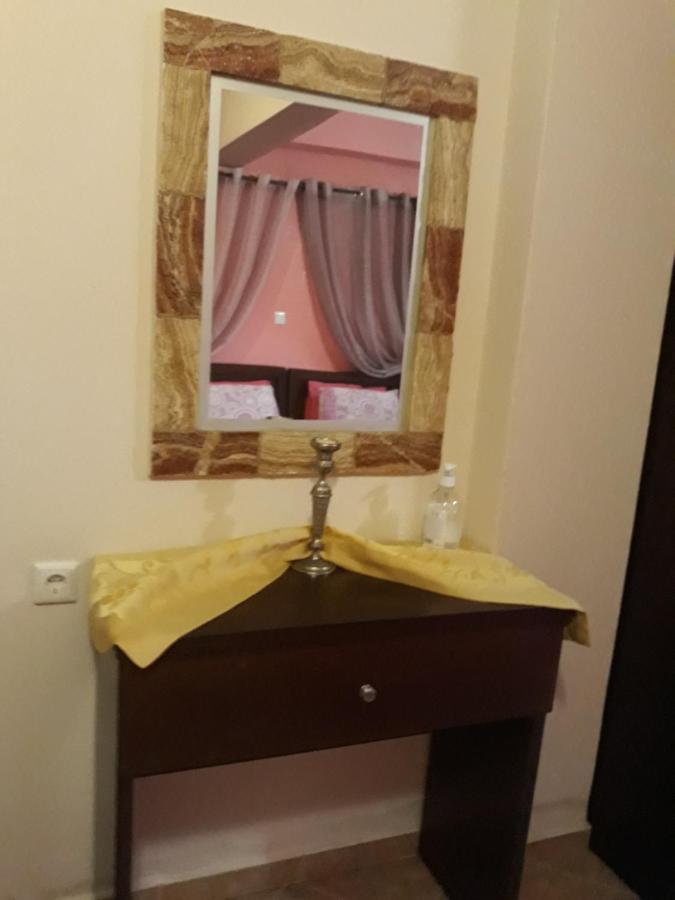 To Konaki Káto Loutrákion Esterno foto